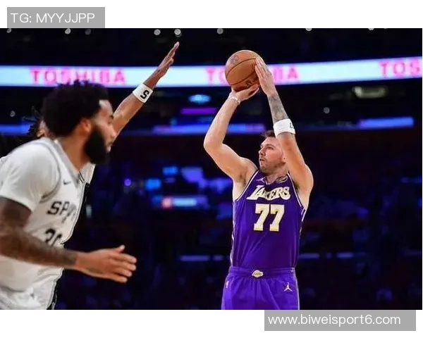 里夫斯点评东契奇扣篮表现称每次上篮都能轻松得分