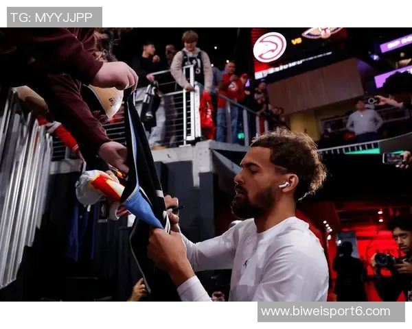 米切尔赛后失落情绪明显罕见不接受采访专注手机发呆状态引发关注